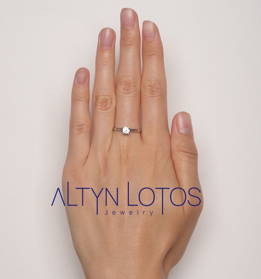 Кольцо Кристалл NM697 17р 1,95гр. купить,NaN