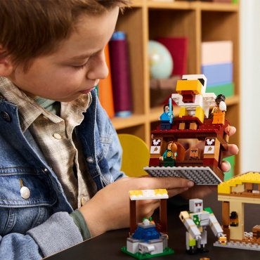 Конструктор LEGO Minecraft Атака на деревню Гаст-Барбол , деталей 555 шт купить,NaN