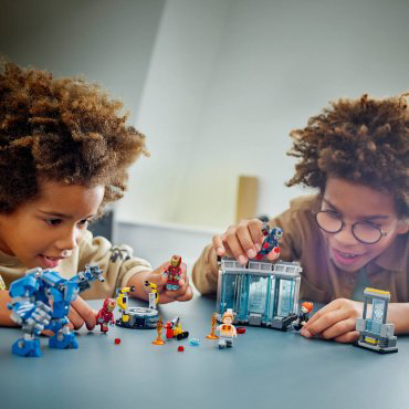 Конструктор LEGO Лаборатория Железного Человека: Зал Доспехов, деталей 384 шт купить,NaN