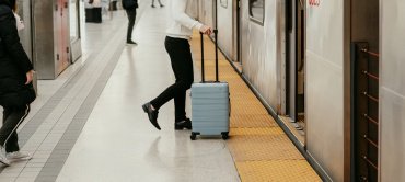 Чемодан Xiaomi NINETYGO Manhattan Frame Luggage 24"/66 л (1120) Beige поликарбонат 66 бордовый купить,NaN