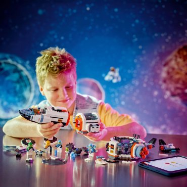 Конструктор LEGO Модульный межгалактический звездолёт, деталей 717 шт купить,NaN