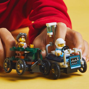 Конструктор LEGO Набор гоночных машин: Самолет против больничной койки, деталей 70 шт купить,NaN