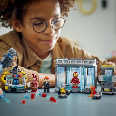 Конструктор LEGO Лаборатория Железного человека: Зал доспехов, деталей 384 шт купить,NaN
