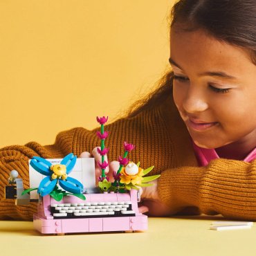 Конструктор LEGO Пишущая машинка с цветами, деталей 363 шт - ForteMarket Конструктор LEGO Пишущая машинка с цветами, деталей 363 шт купить,0