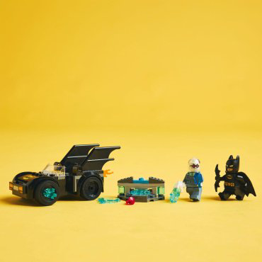 Конструктор LEGO Бэтмен и Бэтмобиль против мистера Фриза, деталей 63 шт купить,NaN