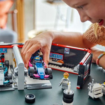 Конструктор LEGO Гараж и автомобили Mercades-AMG и Alpine, деталей 678 шт купить,NaN