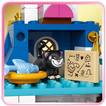 Конструктор LEGO Замок и карета Золушки, деталей 596 шт