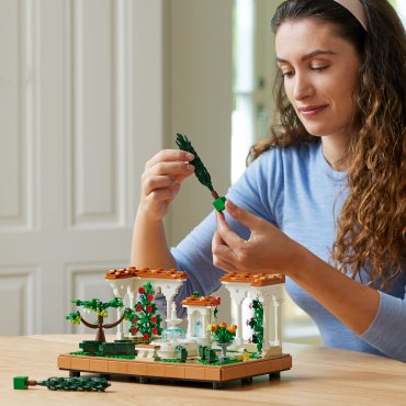 Конструктор LEGO Сад с фонтаном , деталей 1302 шт купить,NaN