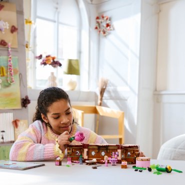 Конструктор LEGO Спальня Глинды и Эльфабы Wicked, деталей 740 шт - ForteMarket Конструктор LEGO Спальня Глинды и Эльфабы Wicked, деталей 740 шт купить,0