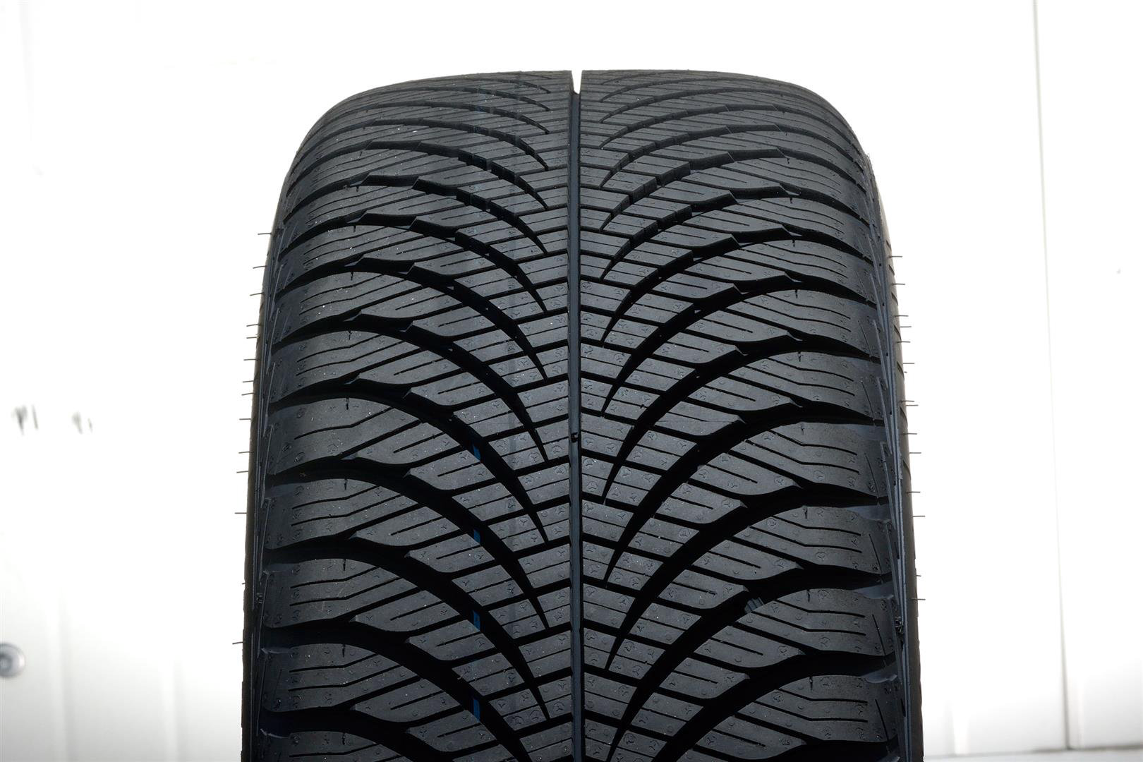 Шина Goodyear Vector 4Seasons Gen-2 SUV 225/65 R17 102H FP всесезонная купить,NaN