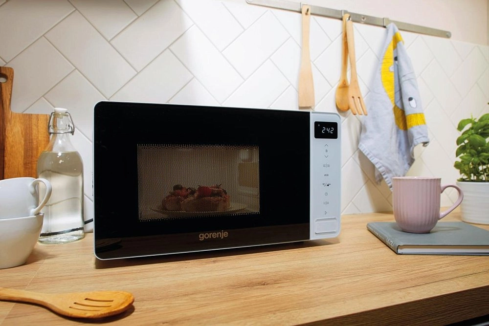 Микроволновая печь Gorenje MO20S4W черно-белая