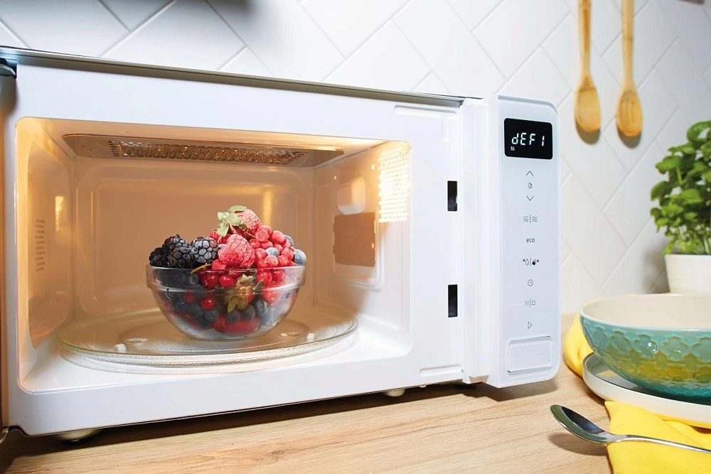 Микроволновая печь Gorenje MO20S4W черно-белая