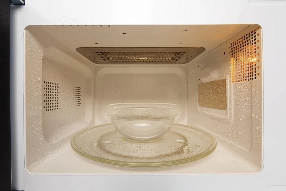 Микроволновая печь Gorenje MO20S4W черно-белая