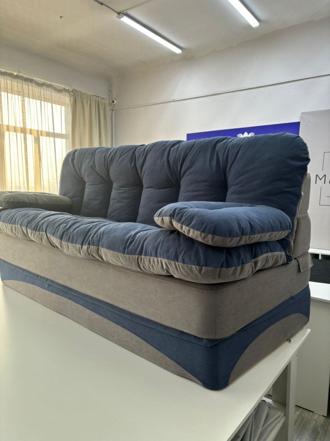 Бескаркасный диван PRESTIGE MEBEL Perinka, 200х90 см, обивка велюр, серый купить,240000