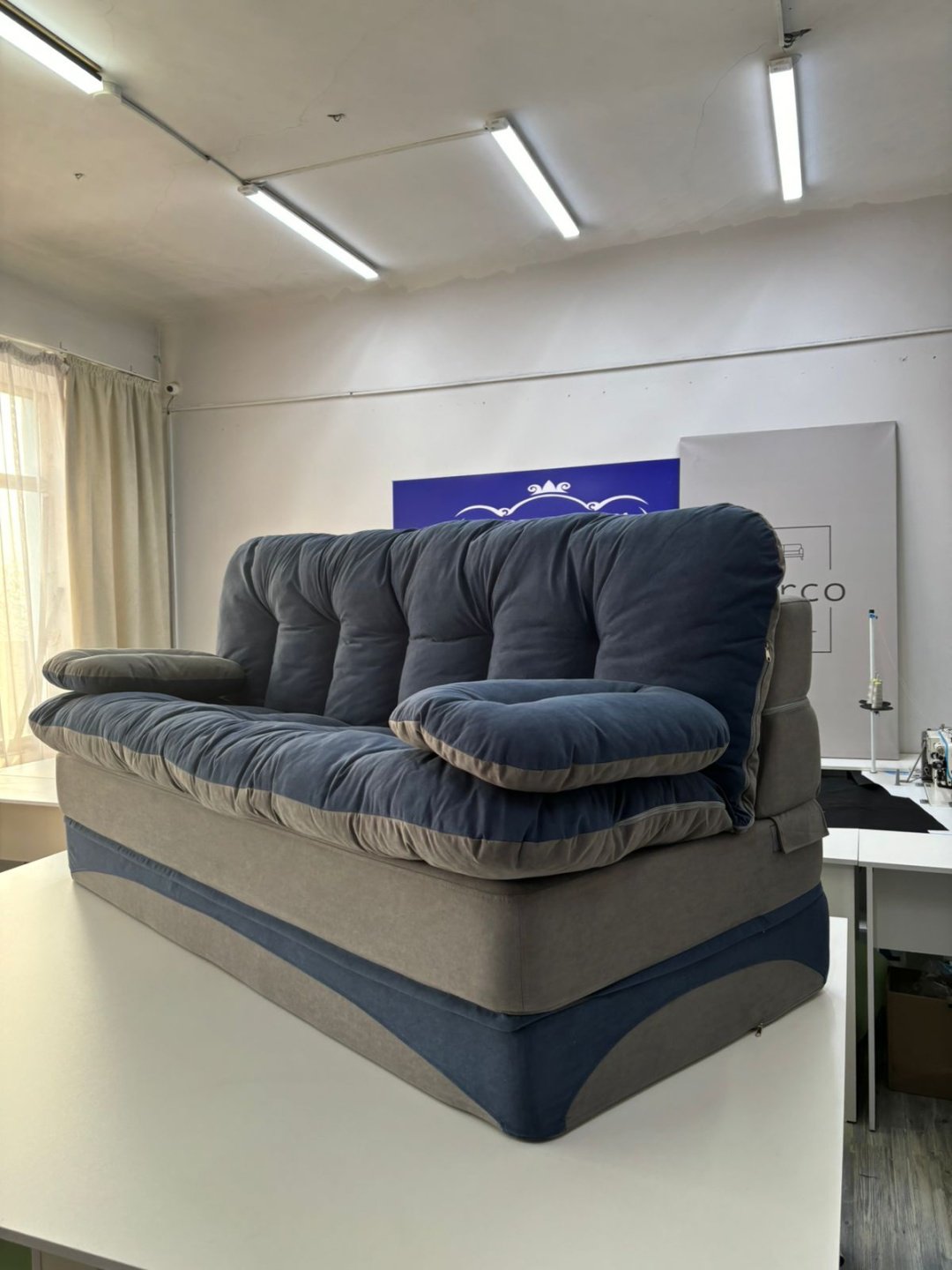 Бескаркасный диван PRESTIGE MEBEL Perinka, 200х90 см, обивка велюр, серый купить,240000