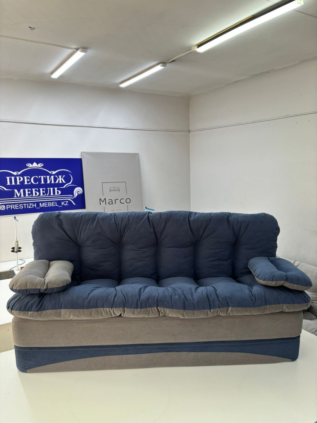 Бескаркасный диван PRESTIGE MEBEL Perinka, 200х90 см, обивка велюр, серый купить,240000