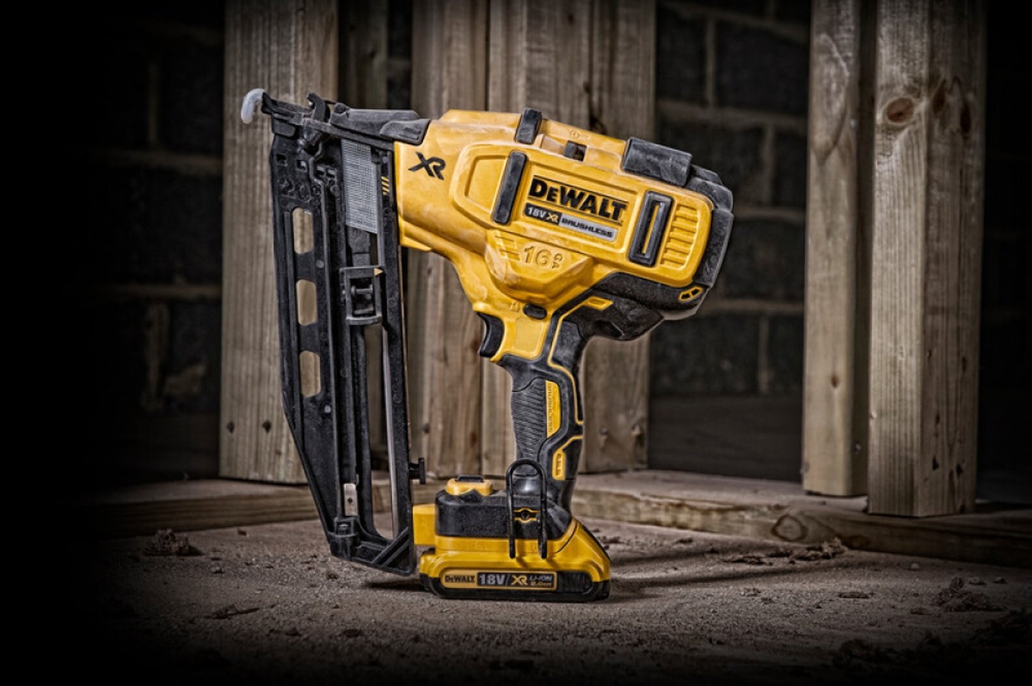 Гвоздезабивной пистолет DeWALT DCN660D2, аккумуляторный