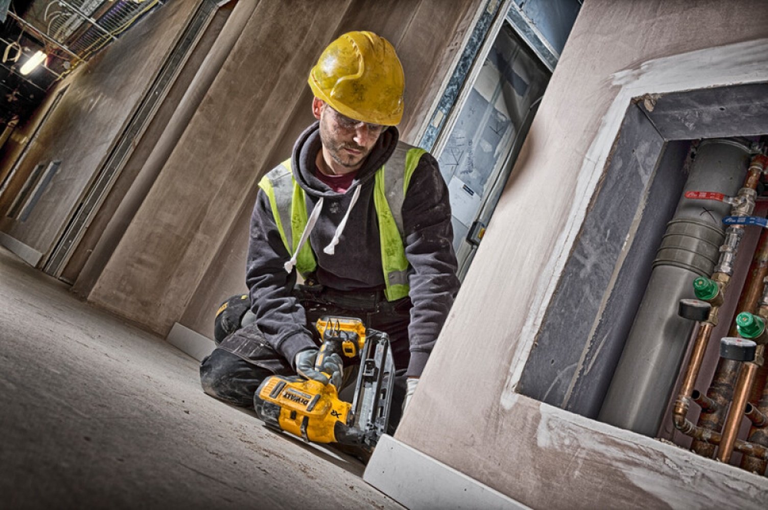 Гвоздезабивной пистолет DeWALT DCN660D2, аккумуляторный