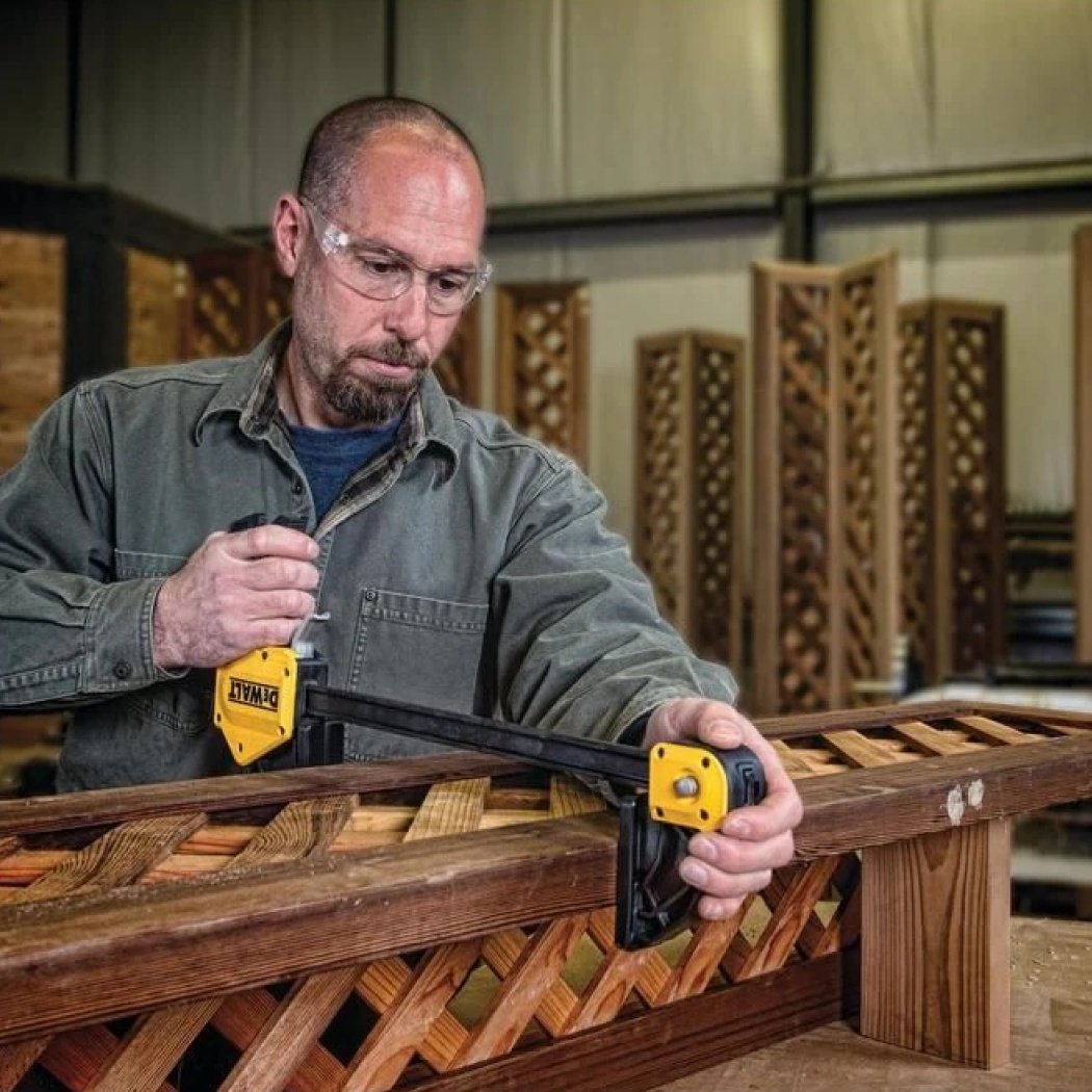 Струбцина быстрозажимная DeWALT 600 мм арт. DWHT0-83186