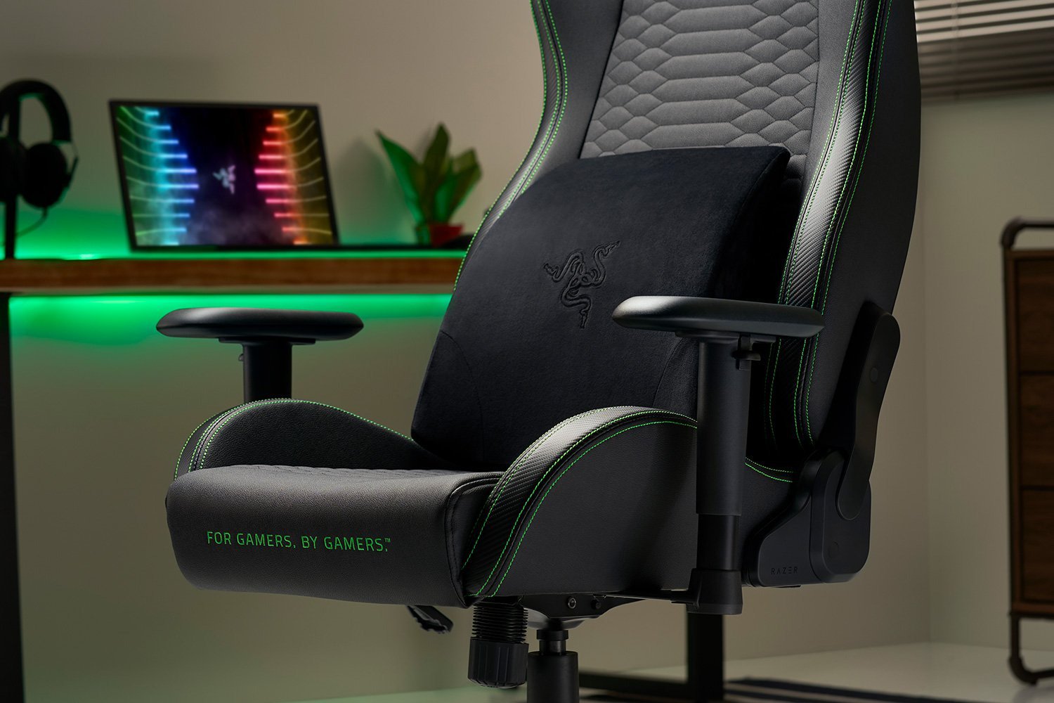 Подушка под поясницу Razer Lumbar Cushion RC81-03830101-R3M1