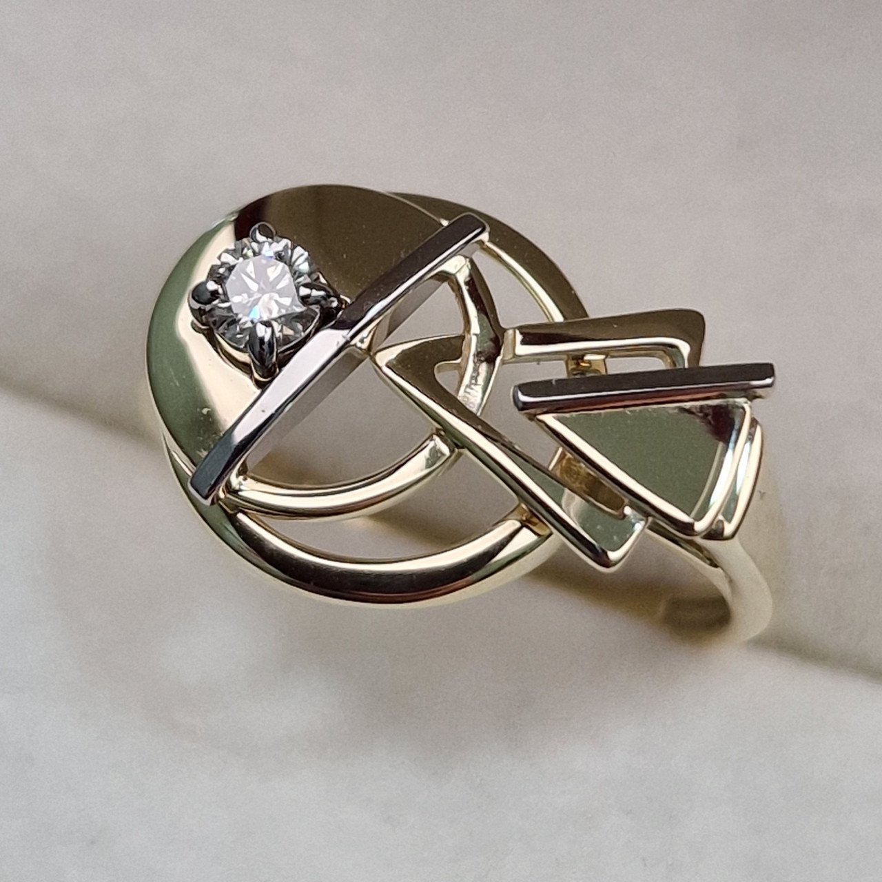 Кольцо Deimantas 102927619 17р 2,85гр 0,12ct. купить,NaN