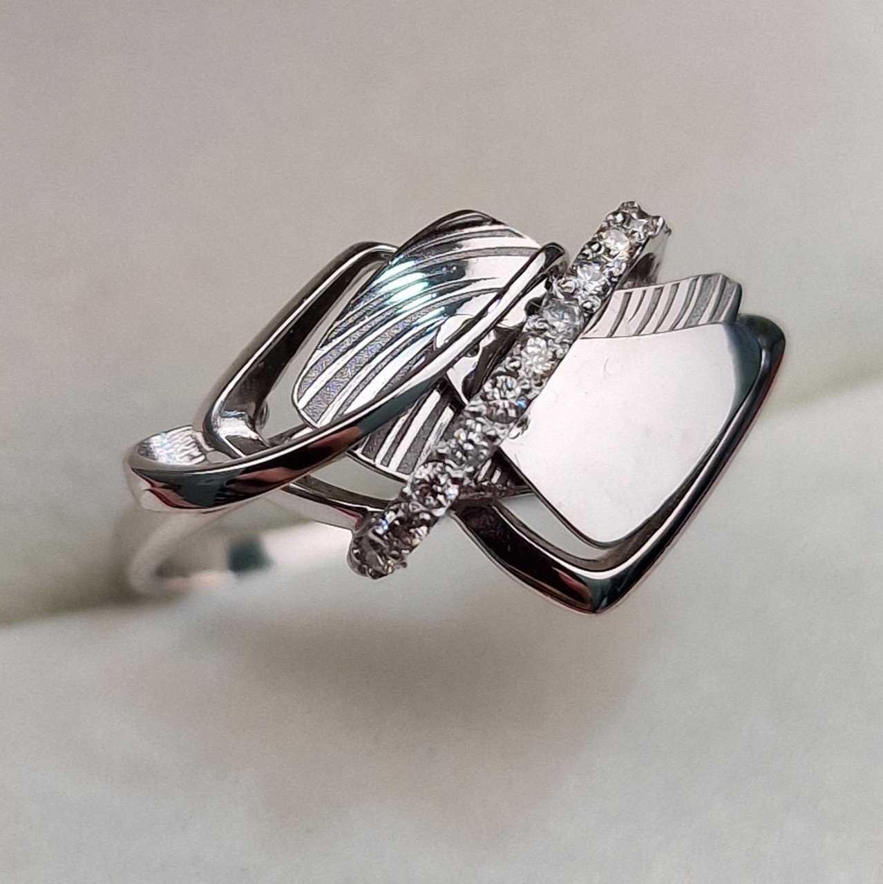 Кольцо Deimantas 102927632 17,5р 2,71гр 0,103ct. купить,NaN