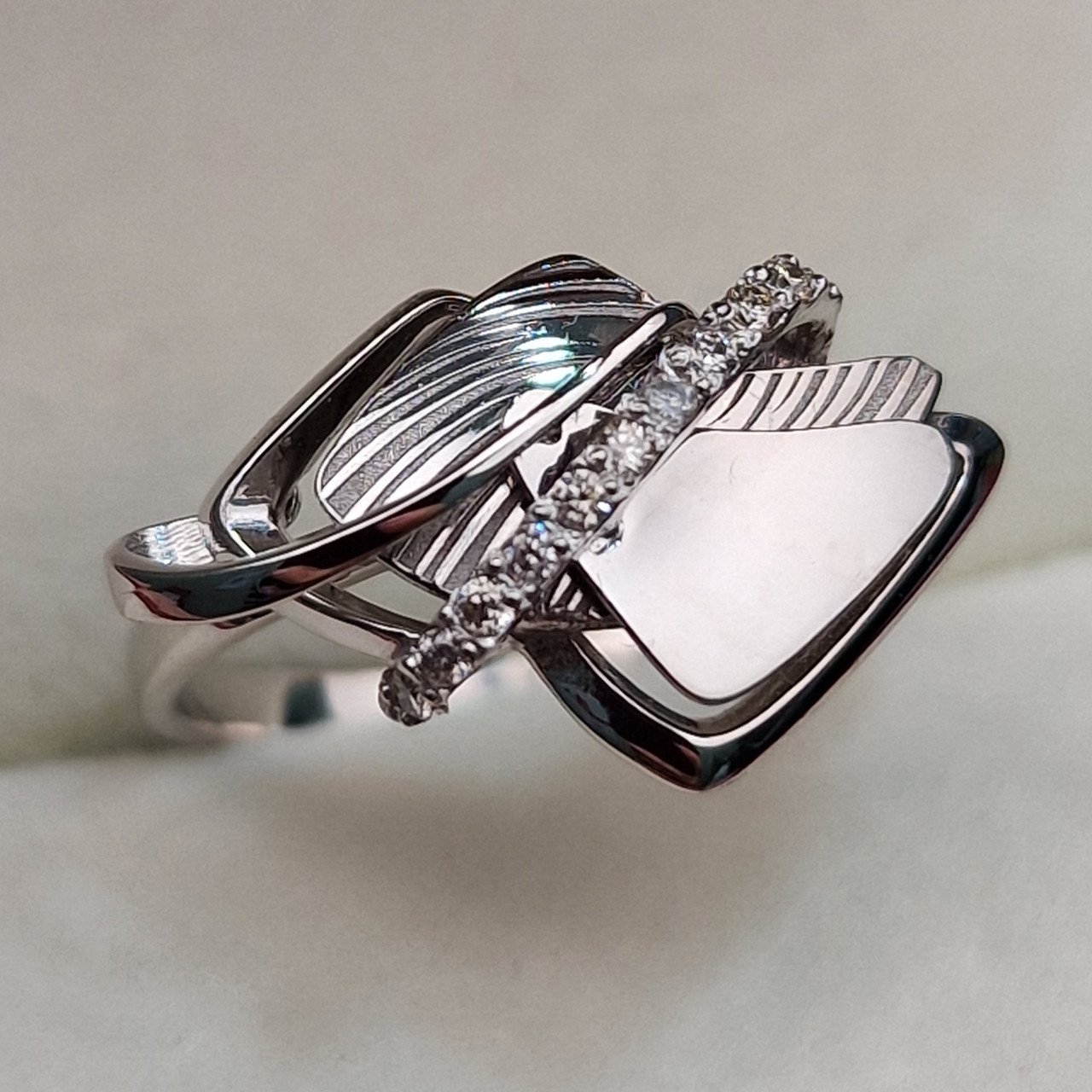 Кольцо Deimantas 102927632 17,5р 2,71гр 0,103ct. купить,NaN