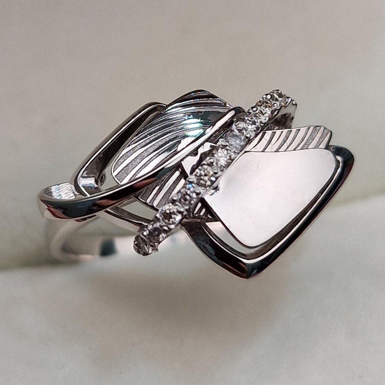 Кольцо Deimantas 102927632 17,5р 2,71гр 0,103ct. купить,NaN