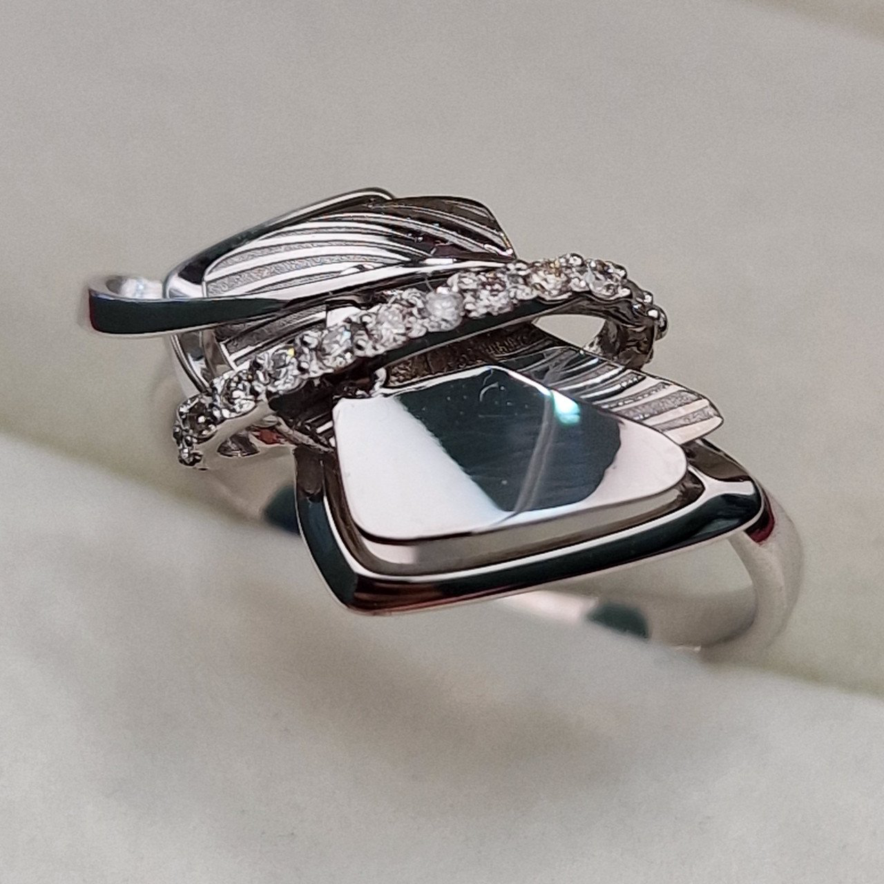 Кольцо Deimantas 102927632 17,5р 2,71гр 0,103ct. купить,NaN
