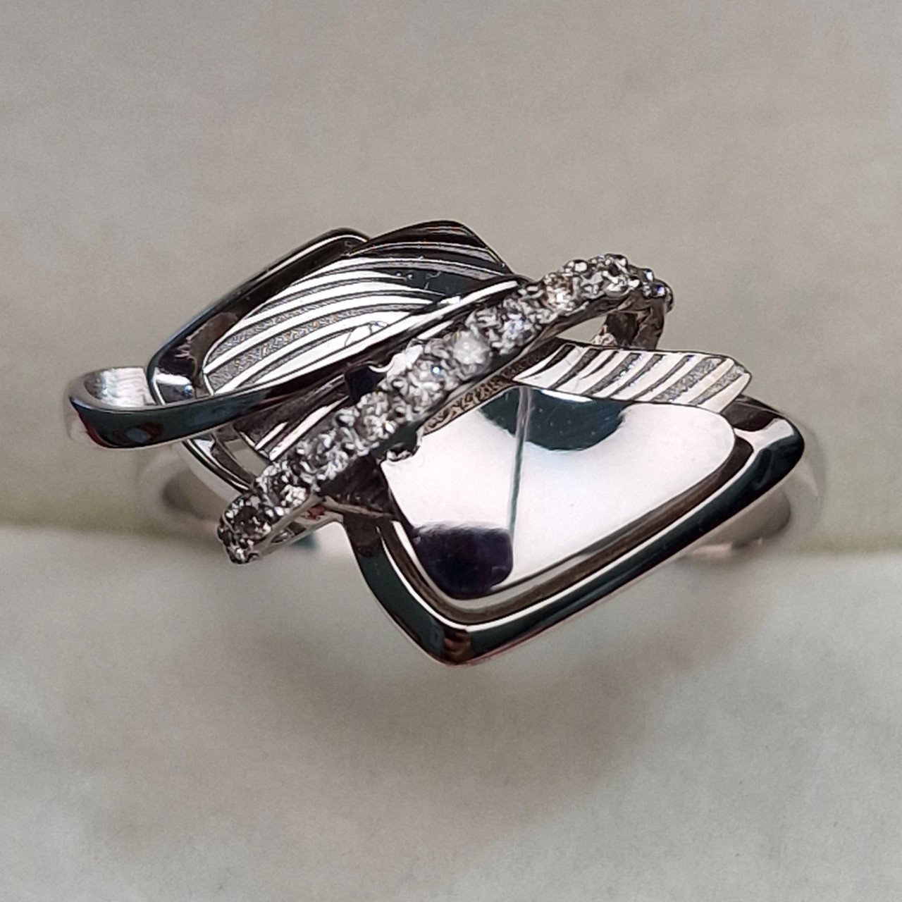 Кольцо Deimantas 102927632 17,5р 2,71гр 0,103ct. купить,NaN
