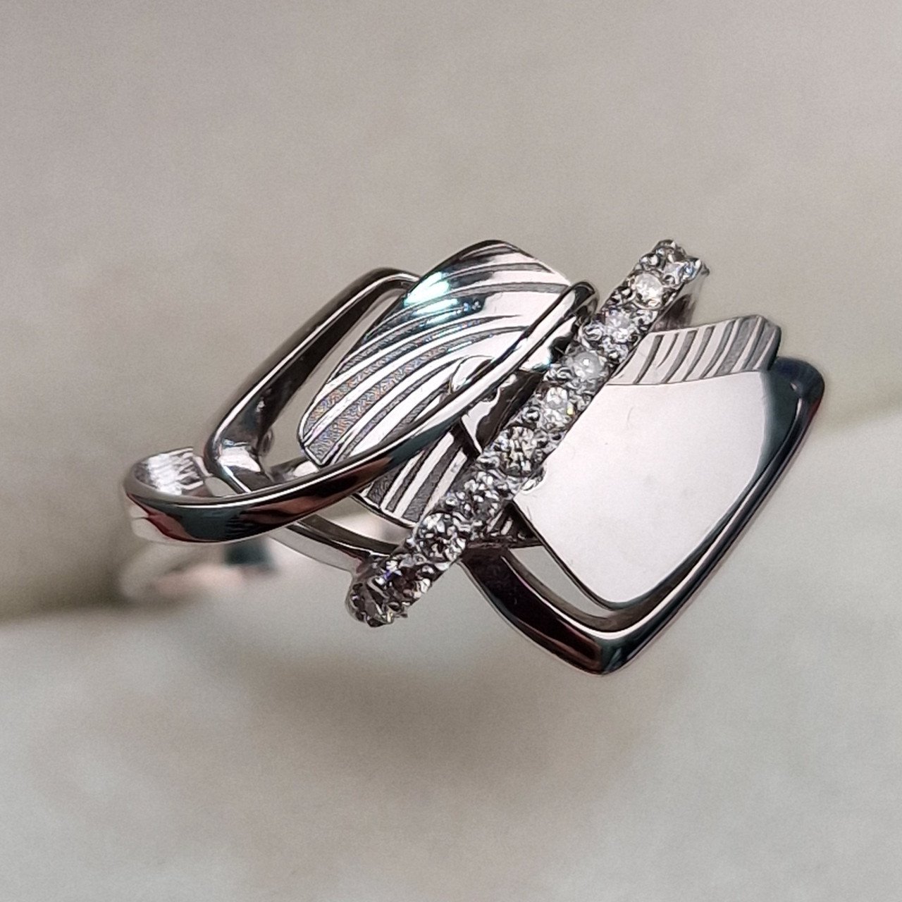 Кольцо Deimantas 102927632 17,5р 2,71гр 0,103ct. купить,NaN