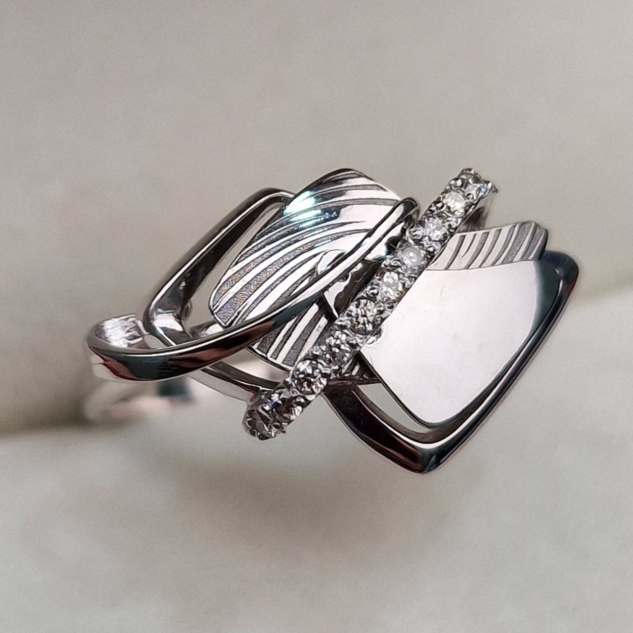 Кольцо Deimantas 102927632 17,5р 2,71гр 0,103ct. купить,NaN