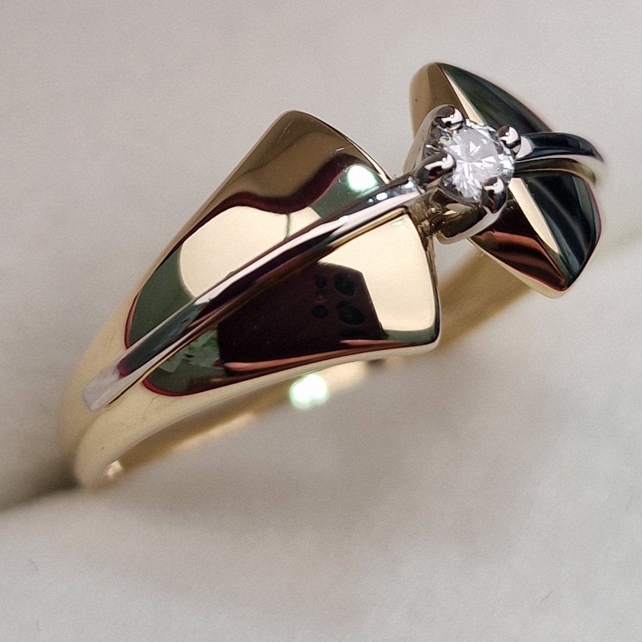 Кольцо Deimantas 103119054 18,5р 2,13гр 0,1ct. купить,NaN