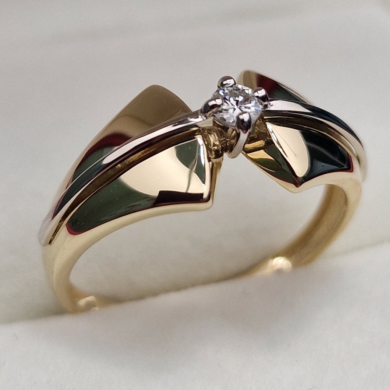 Кольцо Deimantas 103119054 18,5р 2,13гр 0,1ct. купить,NaN