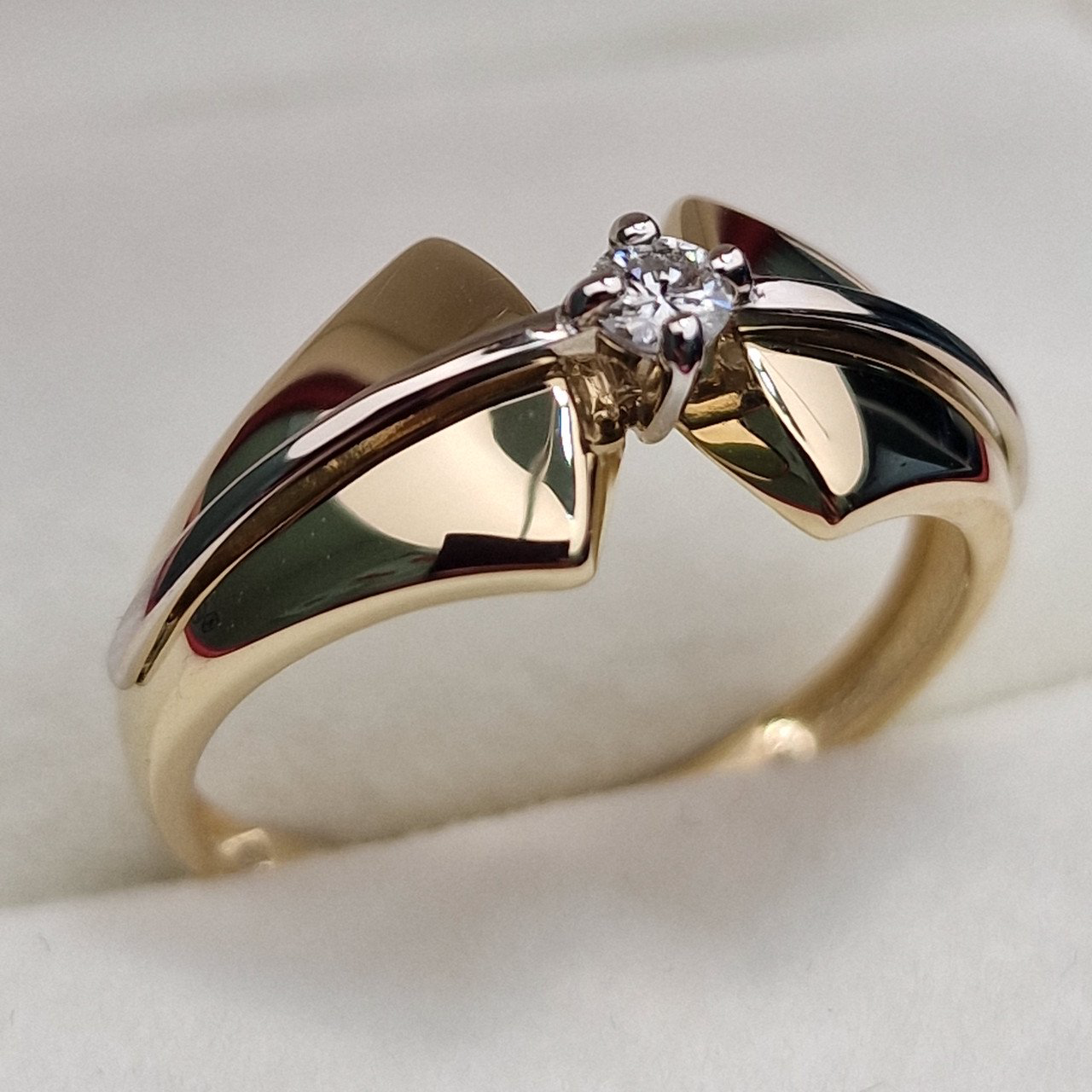 Кольцо Deimantas 103119054 18,5р 2,13гр 0,1ct. купить,NaN
