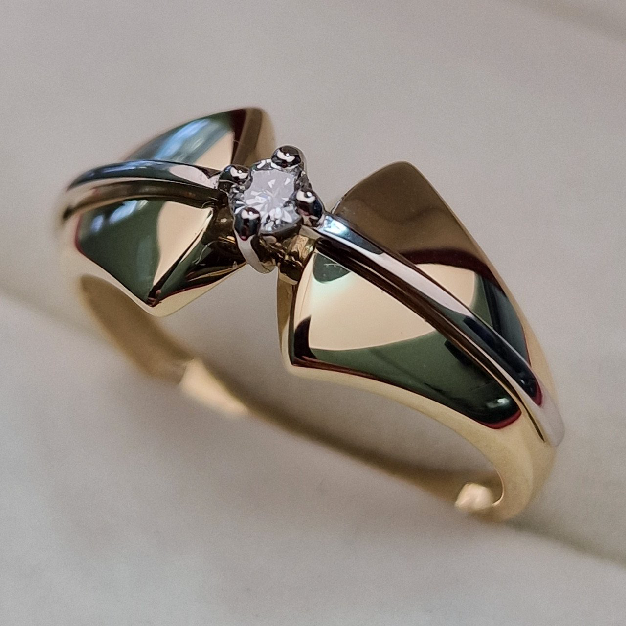Кольцо Deimantas 103119054 18,5р 2,13гр 0,1ct. купить,NaN