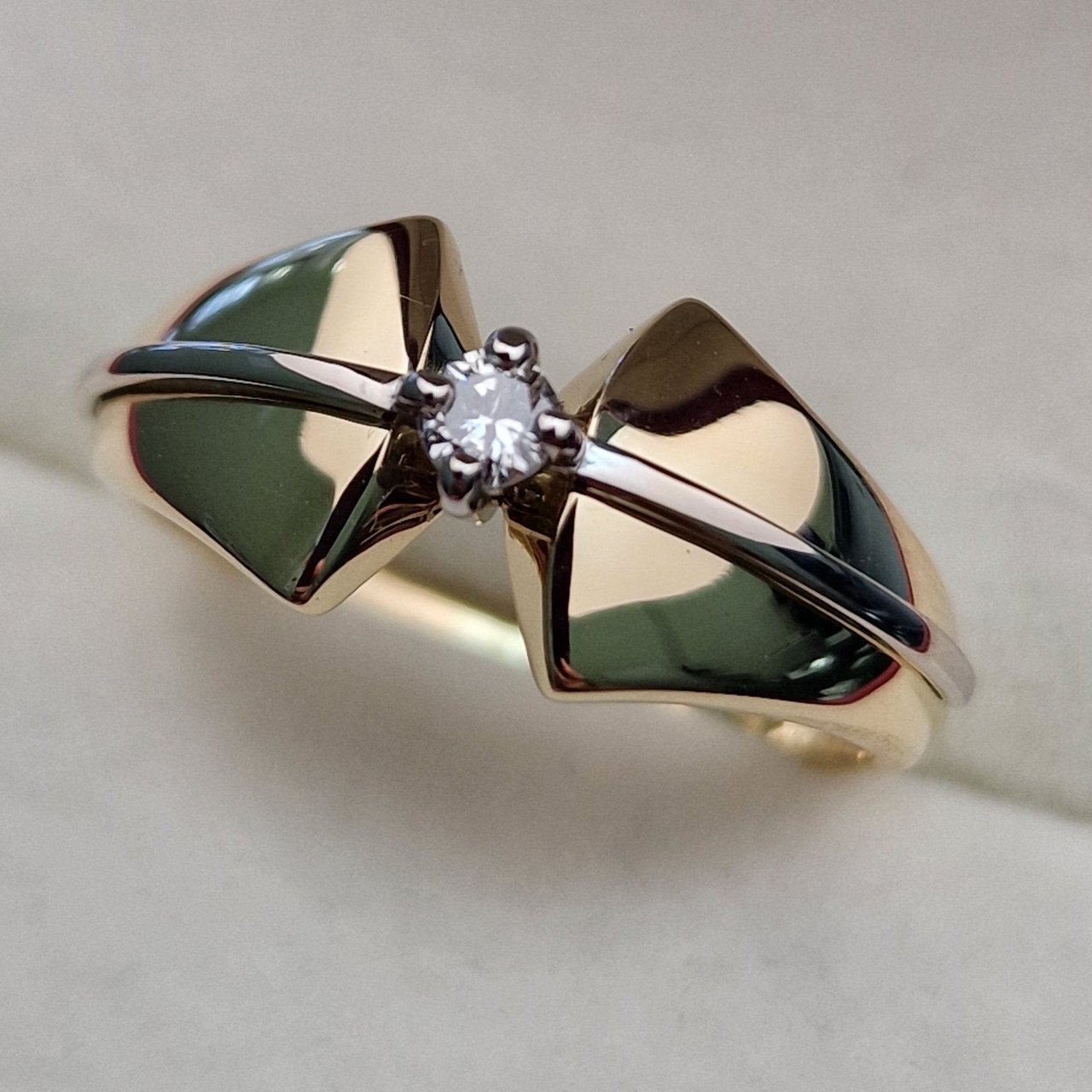 Кольцо Deimantas 103119054 18,5р 2,13гр 0,1ct. купить,NaN