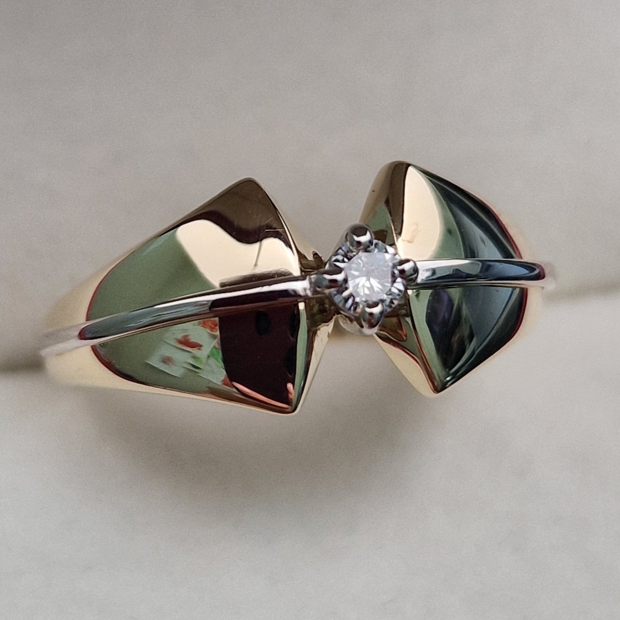 Кольцо Deimantas 103119054 18,5р 2,13гр 0,1ct. купить,NaN