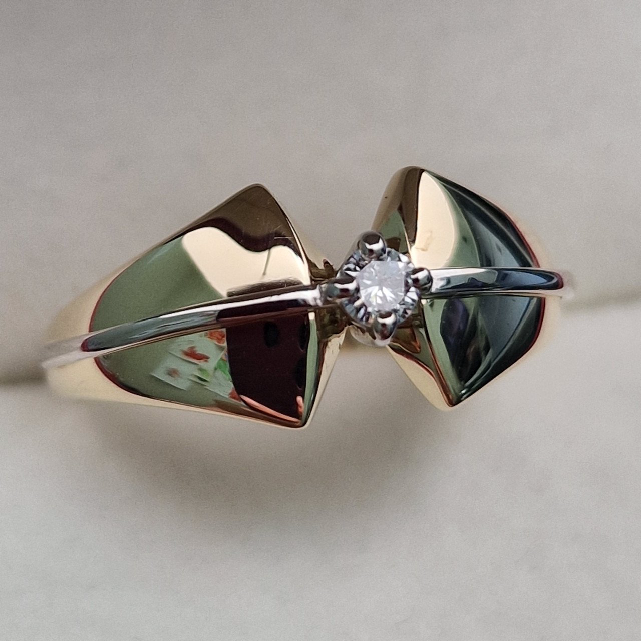 Кольцо Deimantas 103119054 18,5р 2,13гр 0,1ct. купить,NaN