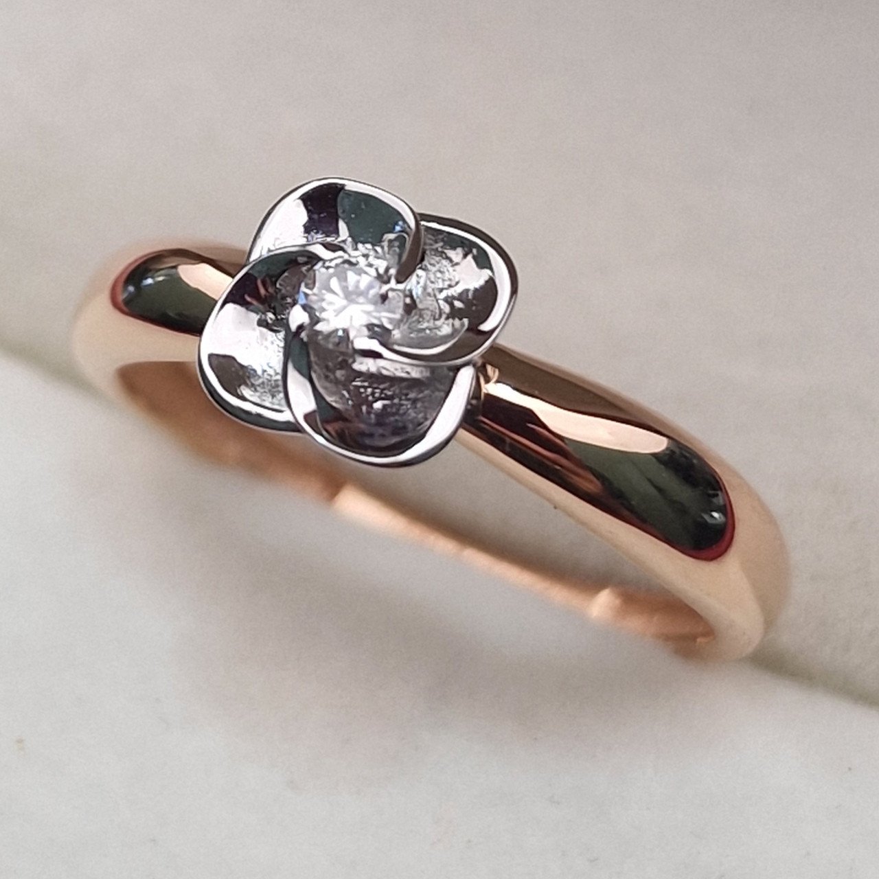 Кольцо Deimantas 103119181 17р 2,04гр 0,057ct. купить,NaN