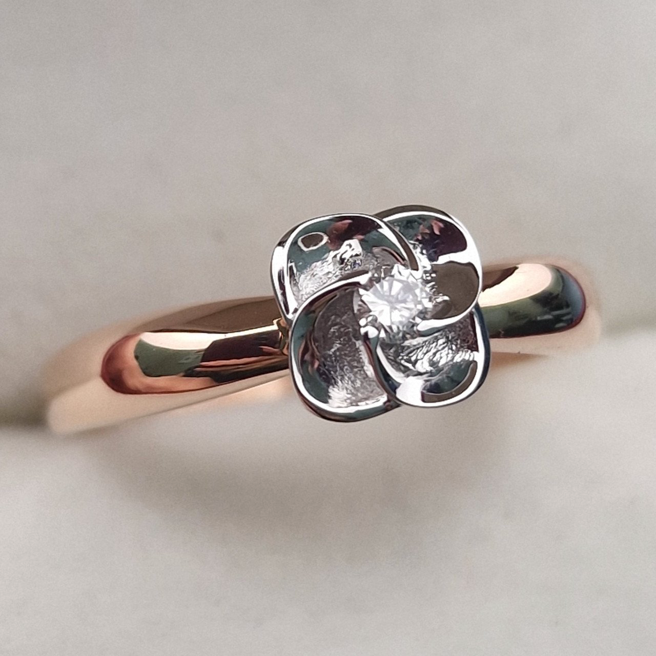 Кольцо Deimantas 103119181 17р 2,04гр 0,057ct. купить,NaN