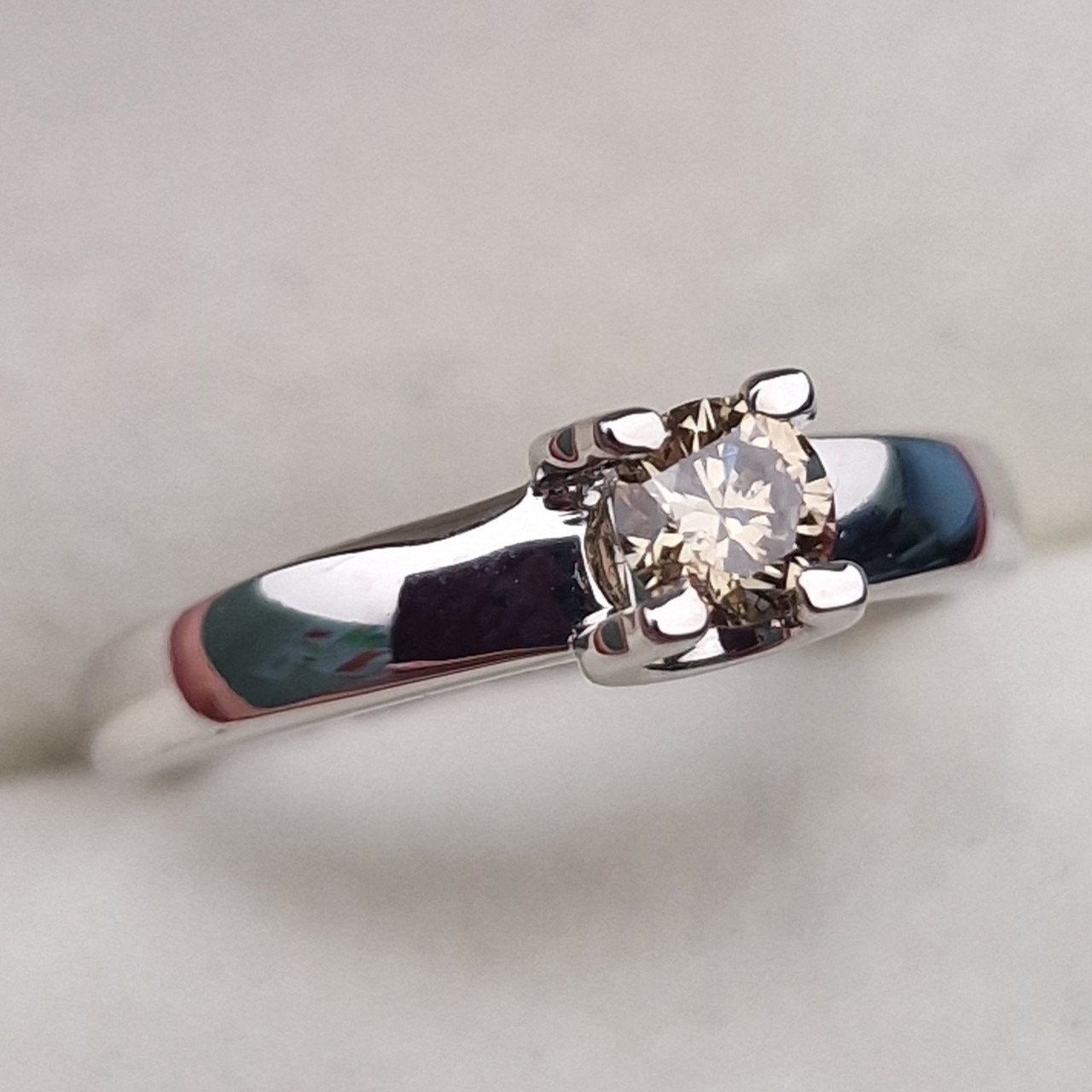 Кольцо Deimantas 103119209 16р 2,19гр 0,27ct. купить,NaN