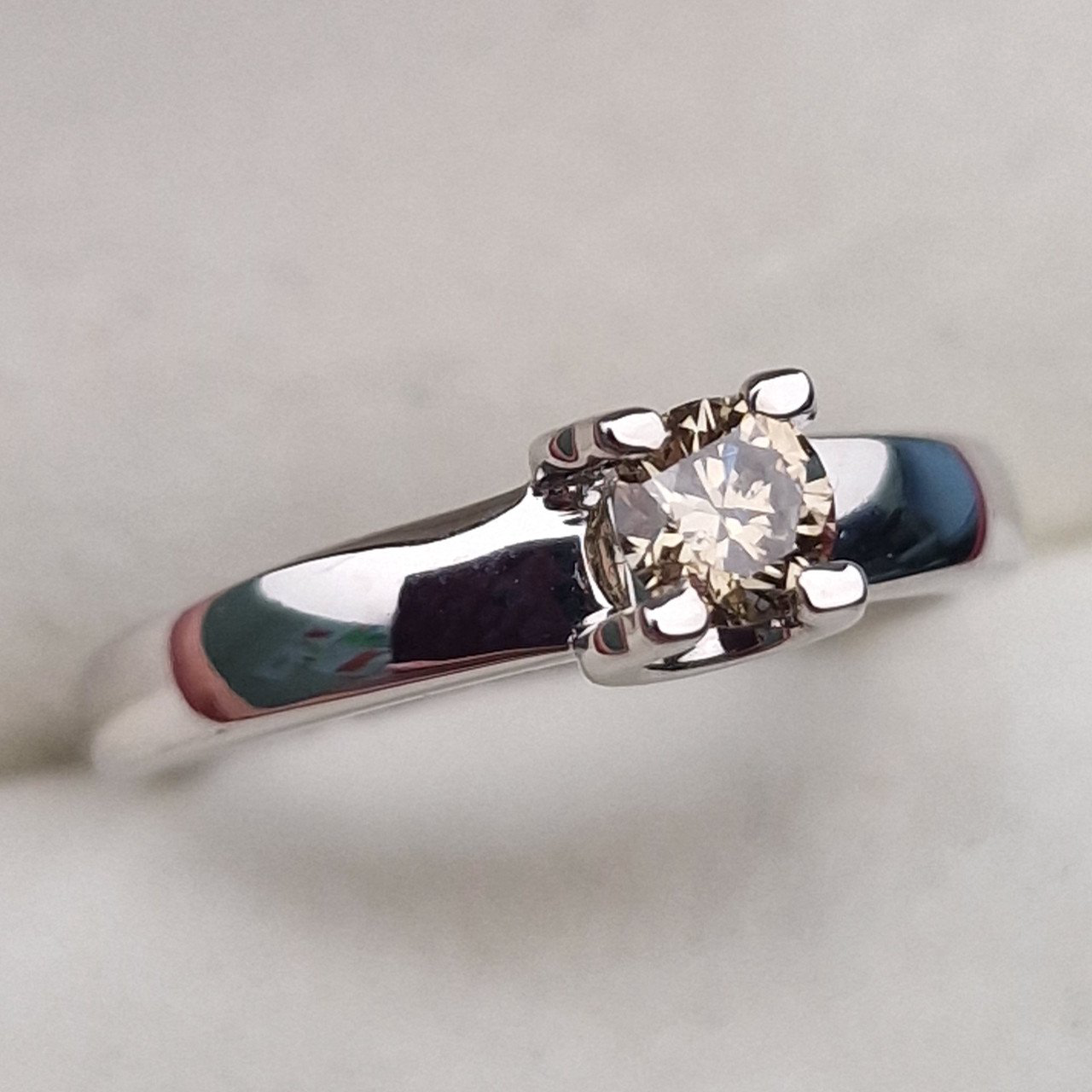 Кольцо Deimantas 103119209 16р 2,19гр 0,27ct. купить,NaN