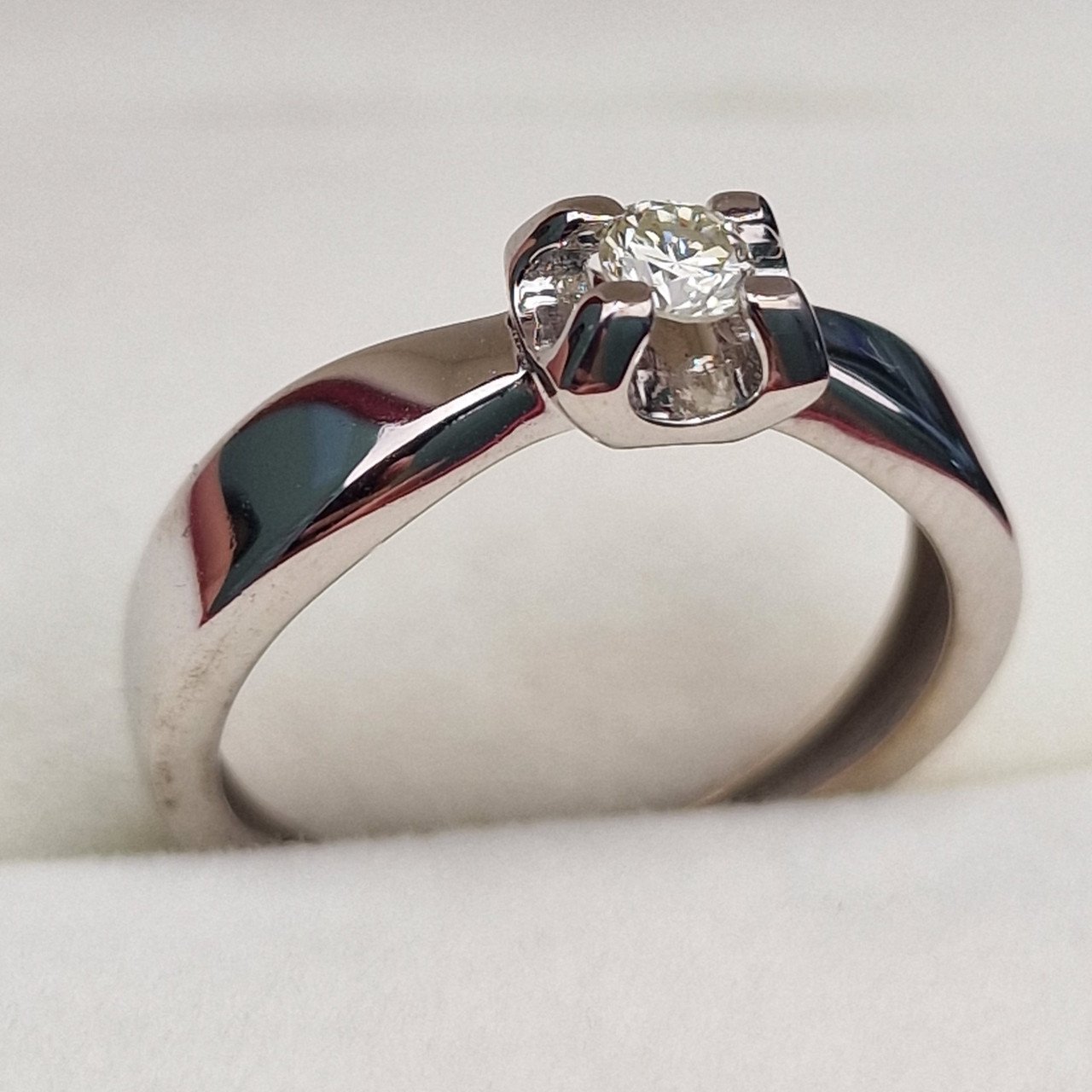 Кольцо Deimantas 103119215 16,5р 2,33гр 0,155ct. купить,NaN