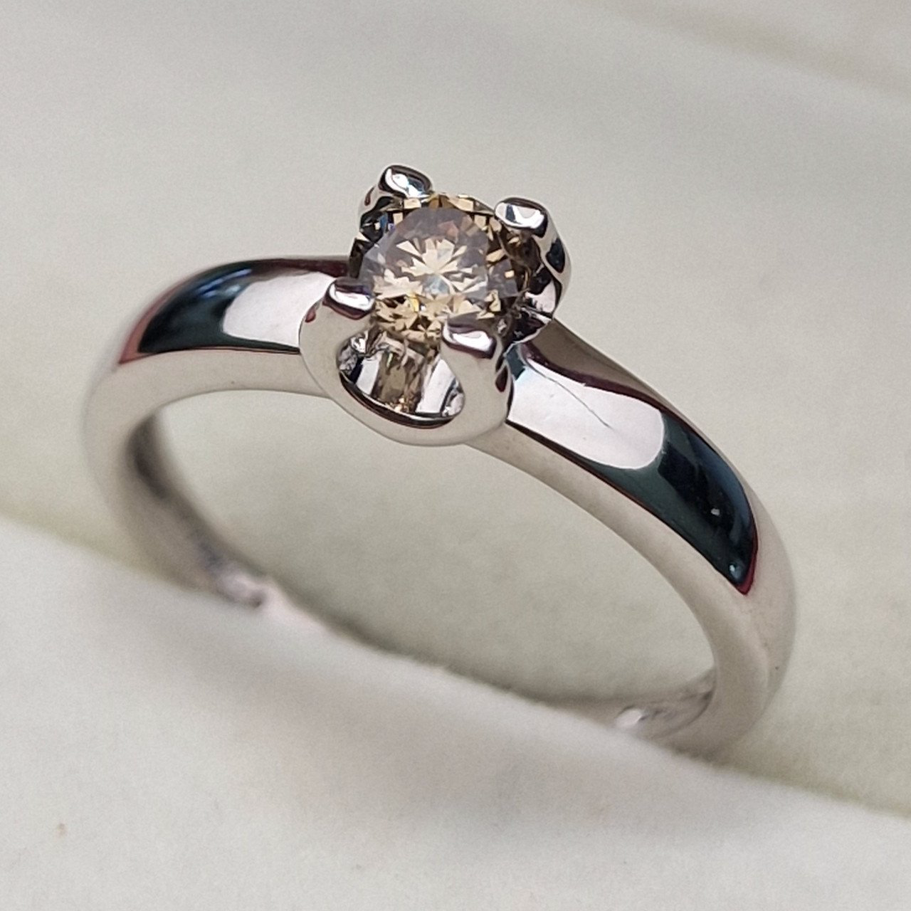 Кольцо Deimantas 103119209 16р 2,19гр 0,27ct. купить,NaN