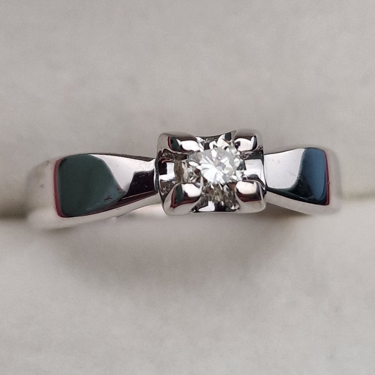 Кольцо Deimantas 103119215 16,5р 2,33гр 0,155ct. купить,NaN