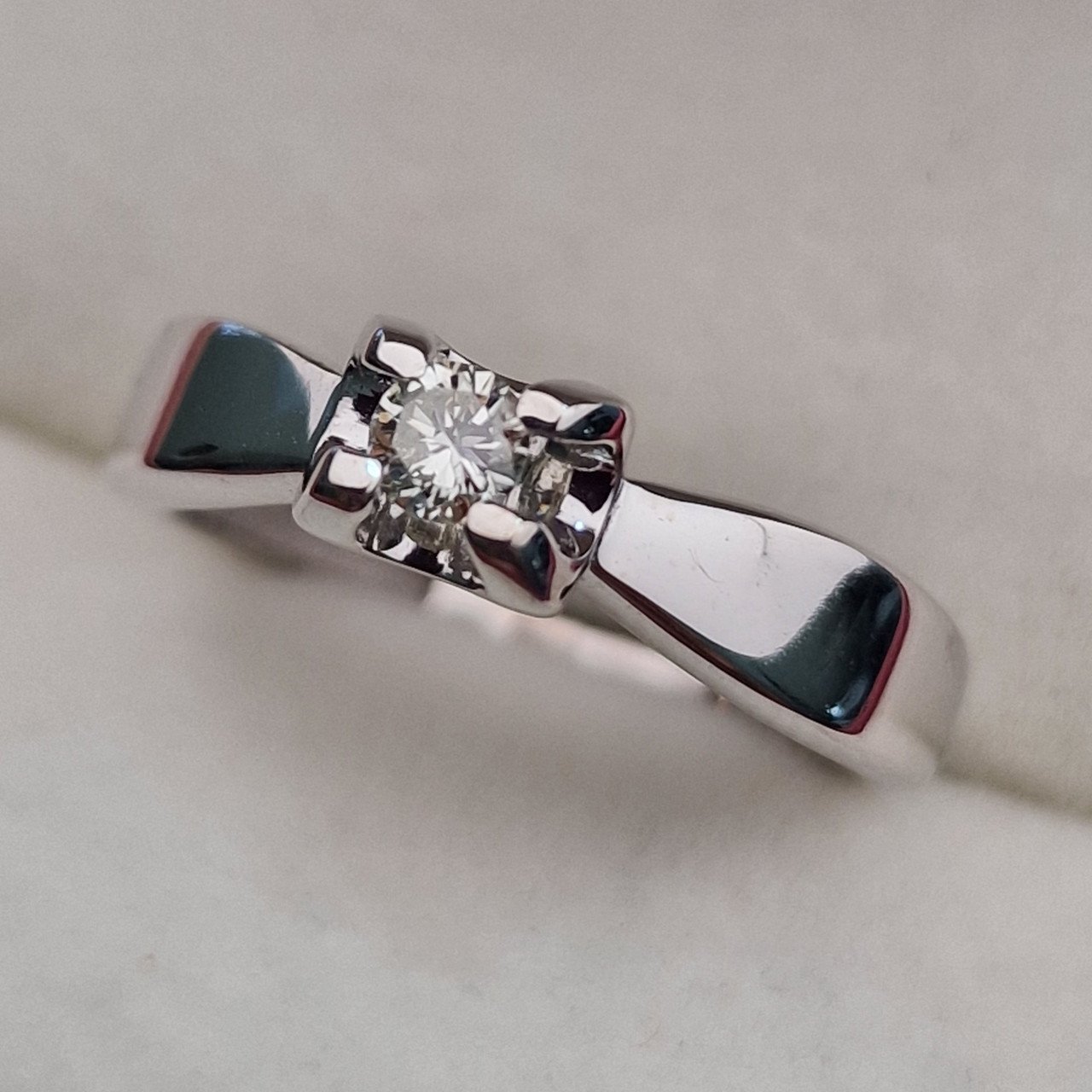 Кольцо Deimantas 103119215 16,5р 2,33гр 0,155ct. купить,NaN