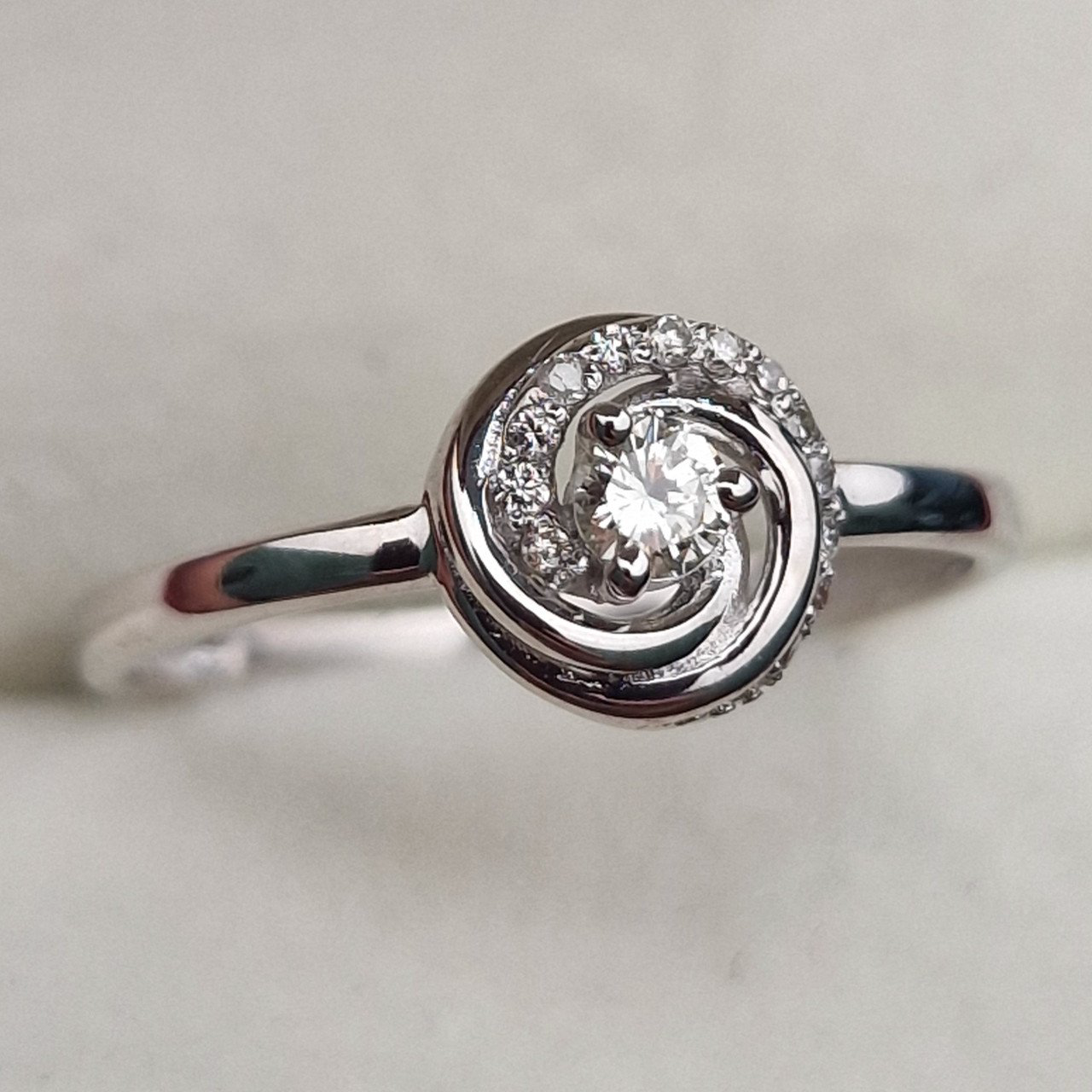 Кольцо Deimantas 103119325 17р 1,58гр 0,134ct. купить,NaN