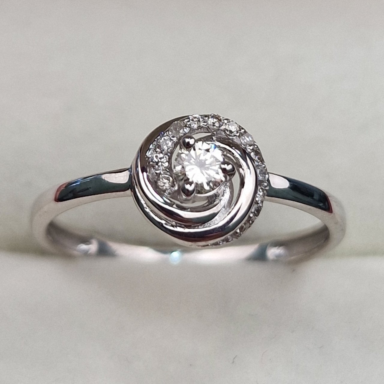 Кольцо Deimantas 103119325 17р 1,58гр 0,134ct. купить,NaN