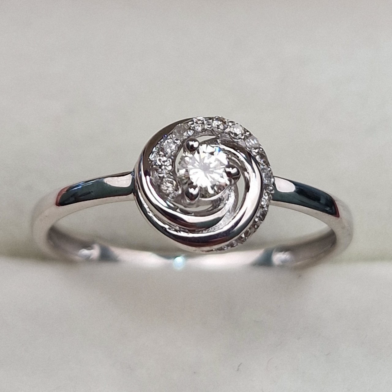 Кольцо Deimantas 103119325 17р 1,58гр 0,134ct. купить,NaN